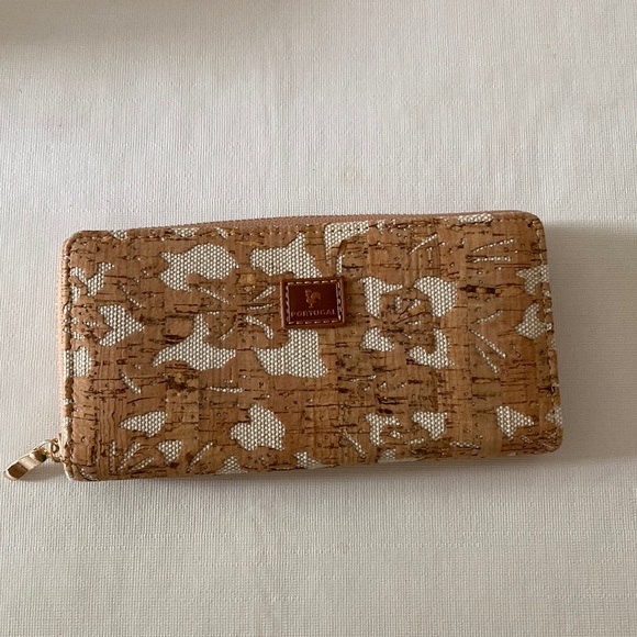 Cork Wallet - Picture 1 of 3